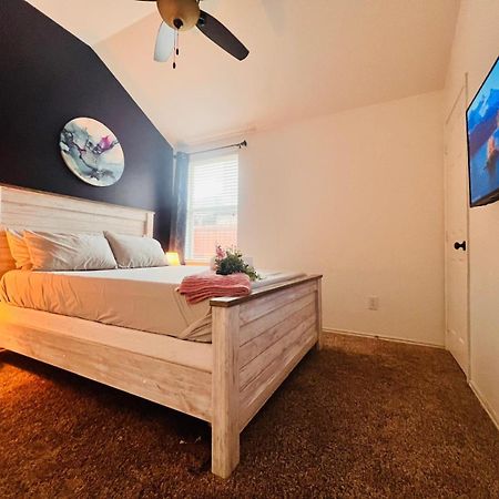 Work, Play & Stay King Bed With Foosball! Aubrey Kültér fotó