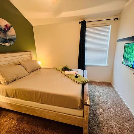 Work, Play & Stay King Bed With Foosball! Aubrey Kültér fotó